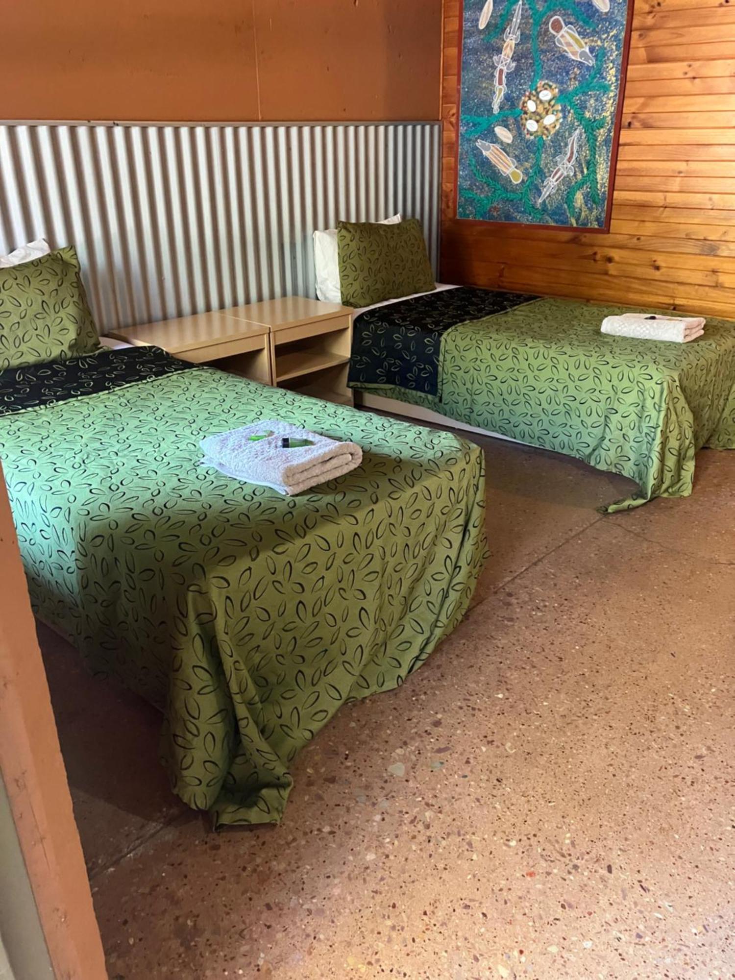 Territory Manor Motel & Caravan Park Mataranka Esterno foto